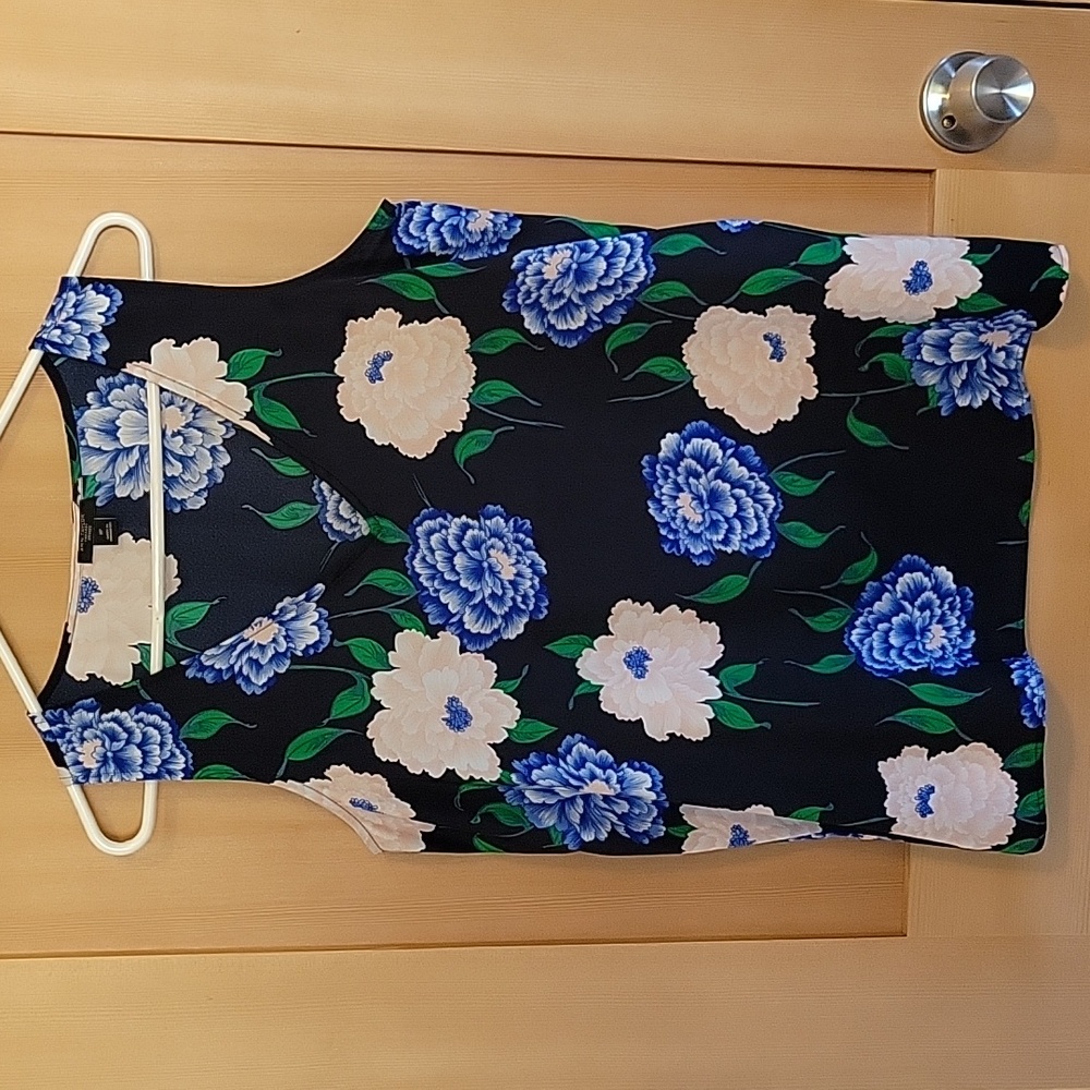 Ann Taylor petite flower tank/blouse